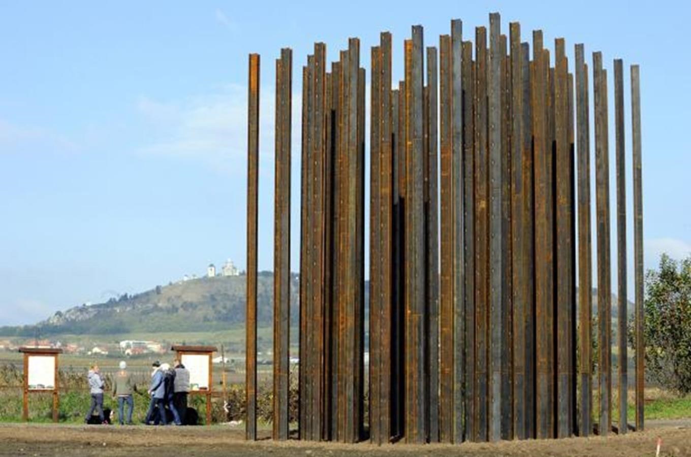 Brána ke svobodě - památník obětem železné opony v Mikulově