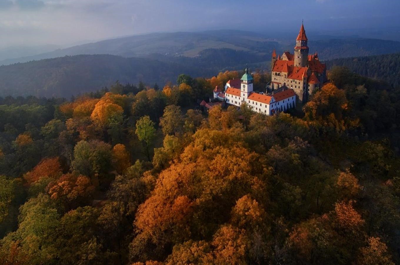 Tip na podzimní výlet za legendárními rytíři na hrad Bouzov