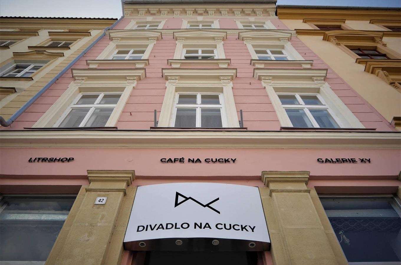 Divadlo na cucky v Olomouci s galerií a kavárnou