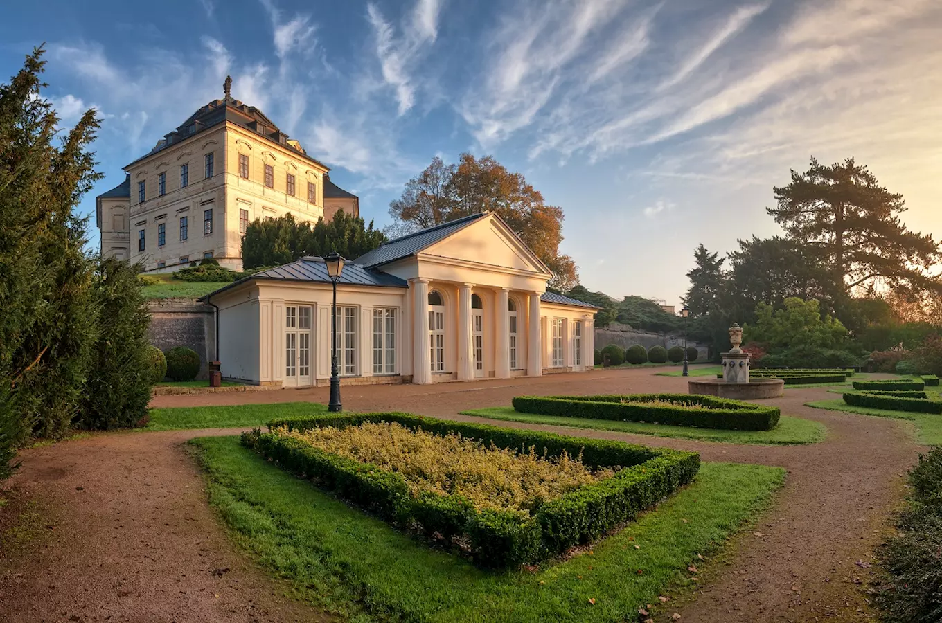 Karlova koruna – unikátní barokní architektura i park plný pohádek