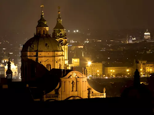 Prohlédnete si v pondelí Svatomikulášskou zvonici na Malé Strane v Praze